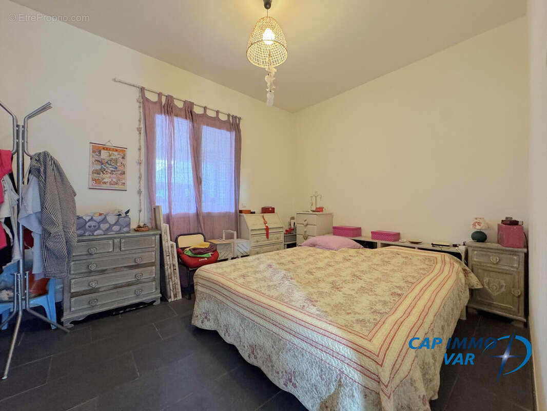 Appartement à SAINT-CYR-SUR-MER