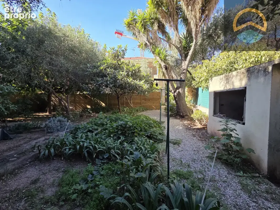 Haut de villa des annees 20 avec jardin et garage , la valette centre ville - photo 6