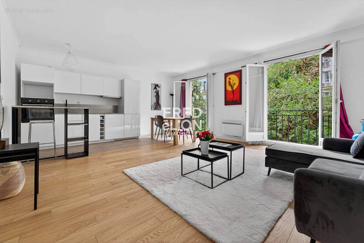 Appartement à NEUILLY-SUR-SEINE