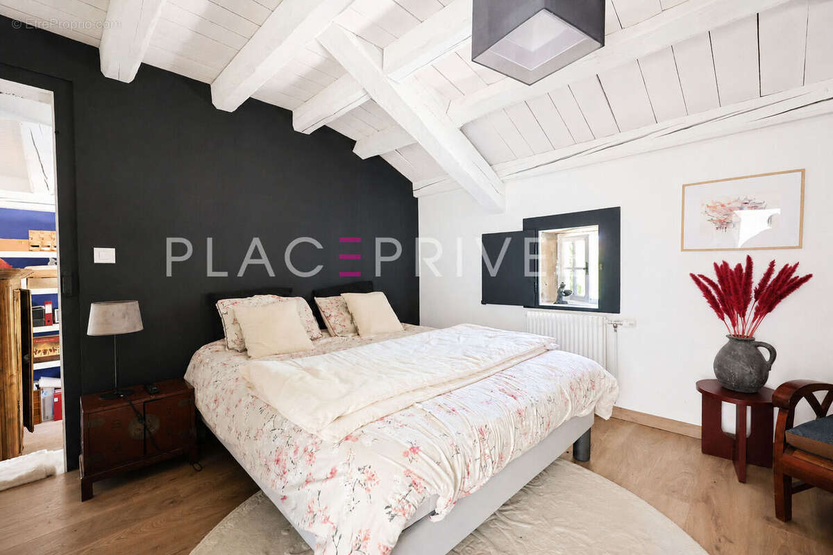 Maison de caractère avec piscine et dépendances - photo 12