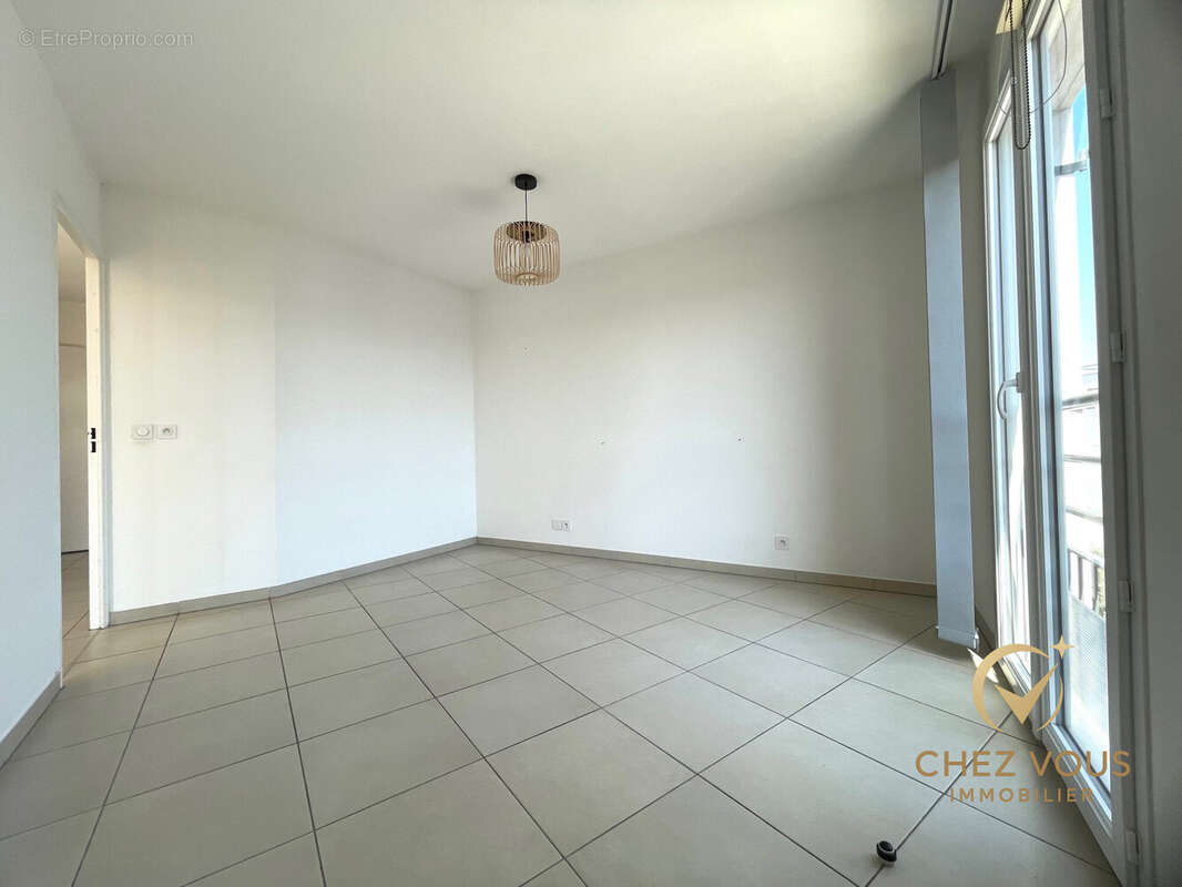 CHAMBRE 2 - Appartement à FREJUS