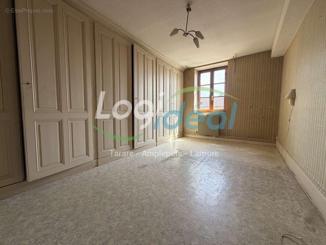 Maison de ville à rénover - photo 3
