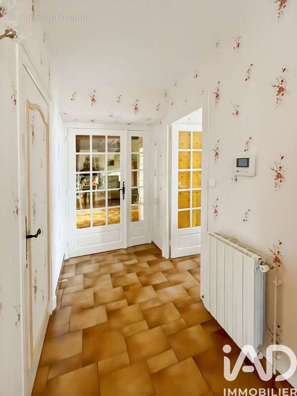 Maison 180 m² à Rozier-En-Donzy  - photo 4