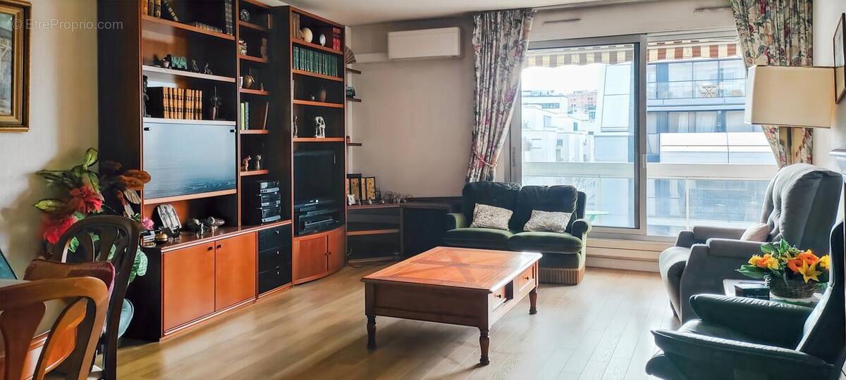 Appartement à COURBEVOIE