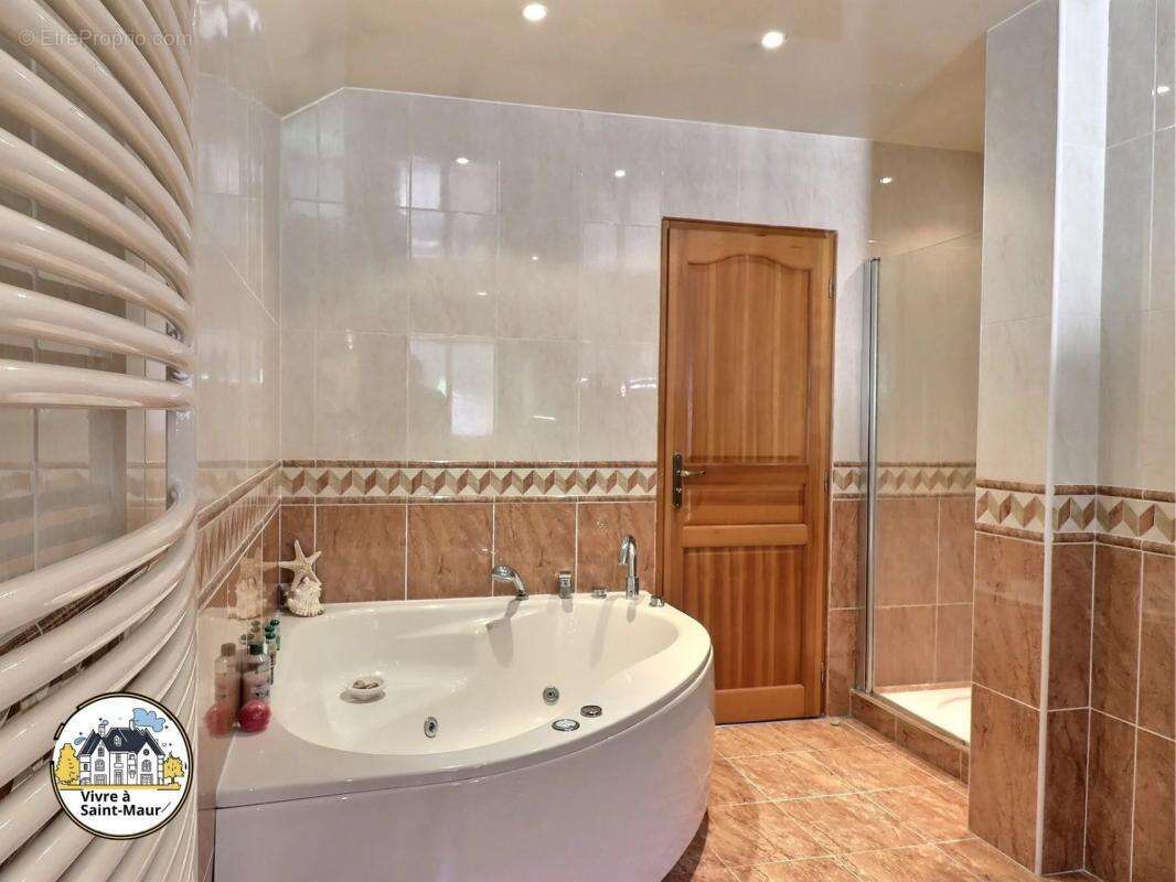 Maison à CHENNEVIERES-SUR-MARNE