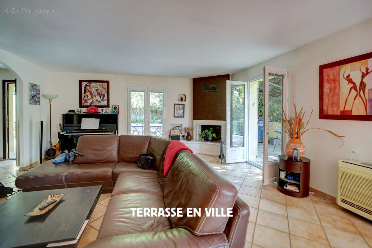 Peypin - villa t6 - 160 m2 - terrain 2000 m2 - piscine- garage - 599 000 € - photo 8
