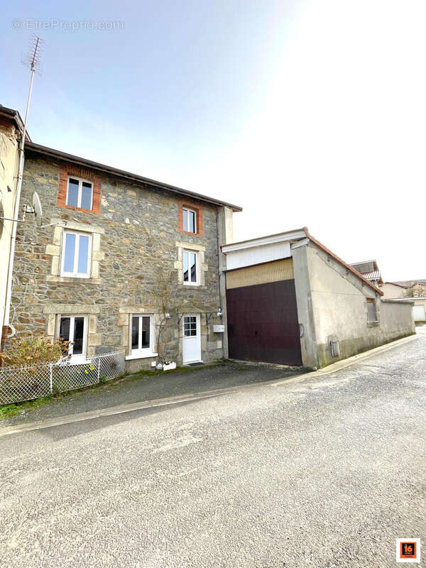 Maison à CELLES-SUR-DUROLLE