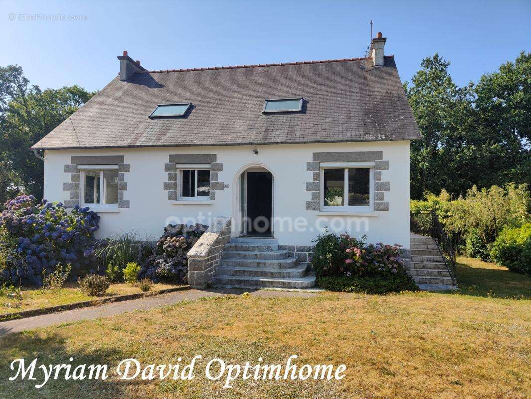 Maison familiale 171 m² – DPE C – 5 chambres – Terrain paysagé de 2 400 m² – Rostrenen - photo 32