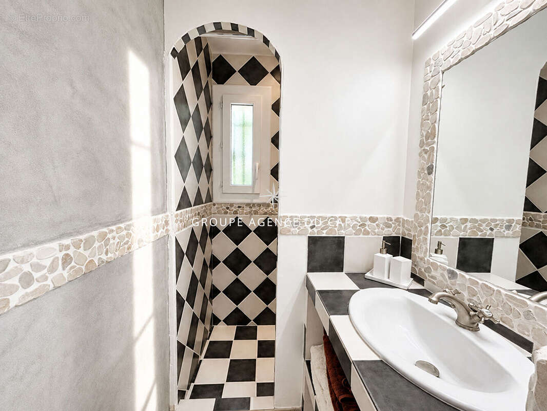 A vendre aux issambres  villa vue dégagée sur la colline 3 chambres avec piscine en bout d'impasse - photo 18