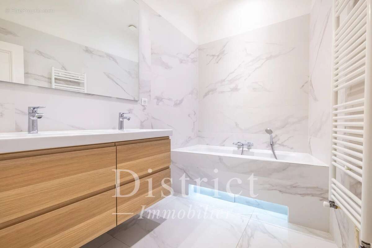 Appartement à PARIS-8E