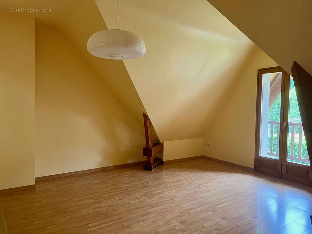 Maison à NAZELLES-NEGRON