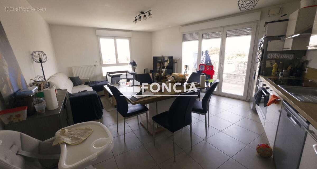 Appartement à DECINES-CHARPIEU