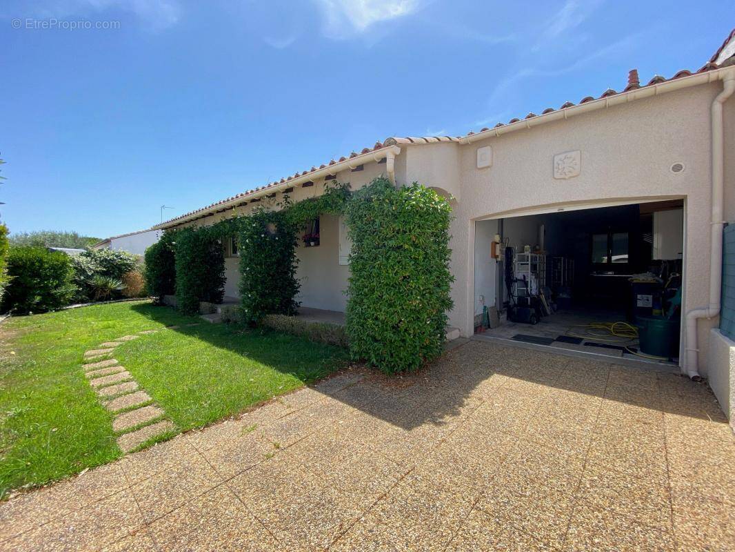 Maison à MAUGUIO