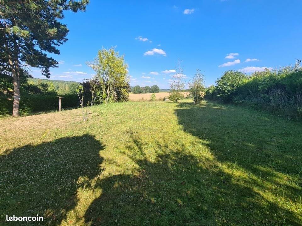 Terrain à SAINT-GERMAIN-LES-ARPAJON