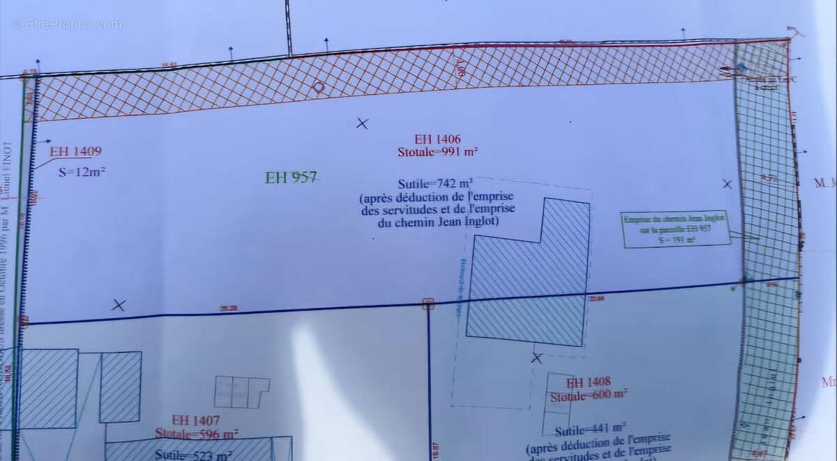 Terrain à SAINT-PIERRE