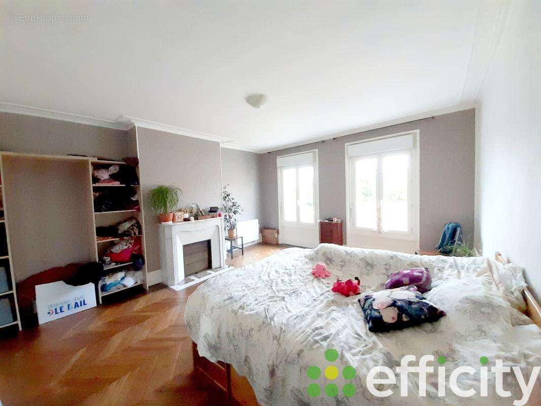 Maison à CONDE-SUR-HUISNE