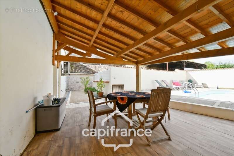 Maison à vendre 10 pièces BIGNAY (17), proche ST JEAN D'ANGELY et ses commerces, avec jardin, piscine et garage - photo 30