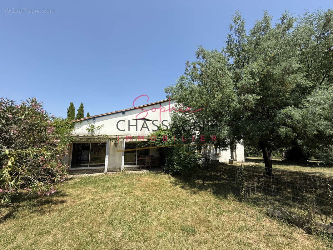 Maison à LA ROCHE-CHALAIS