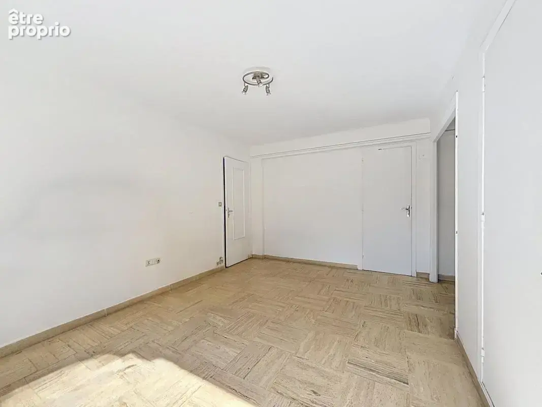 Square carnot studio etage eleve balcon - photo 3