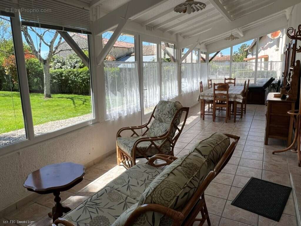 Maison à CHEF-BOUTONNE