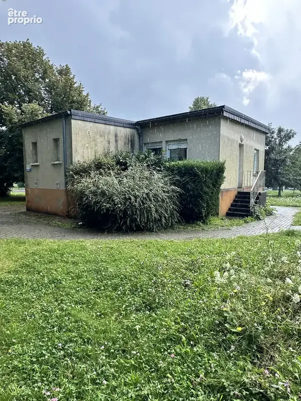 Ancienne maison medicale de 75.50m2 sur 3.54 ares - photo 2