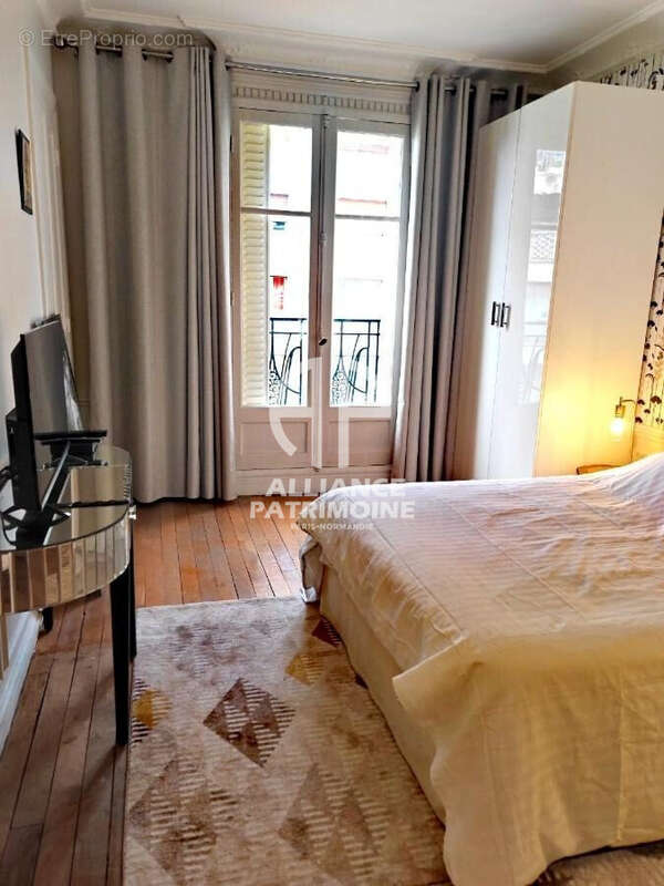 Chambre sur jardin avec balcon - Appartement à PARIS-16E