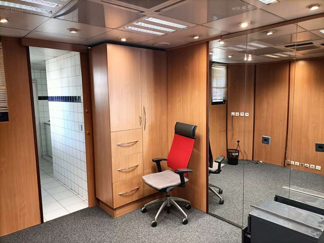 Commerce à SURESNES