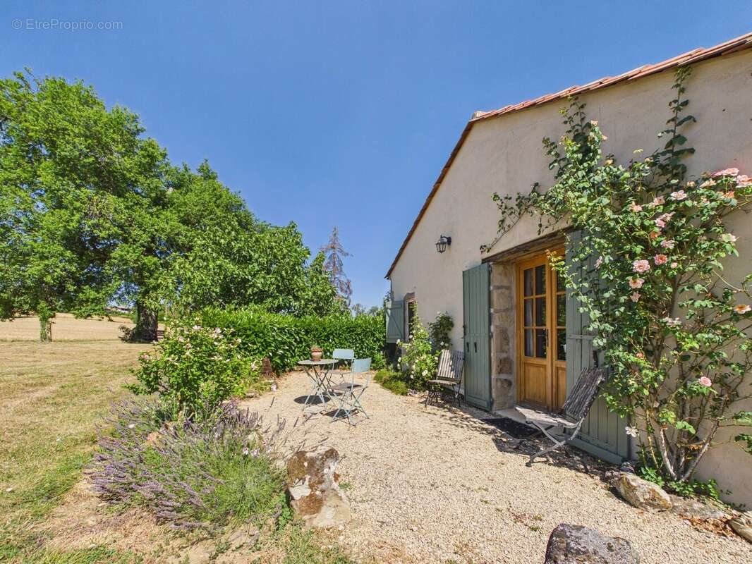 Belle demeure périgourdine avec grange et piscine - photo 18
