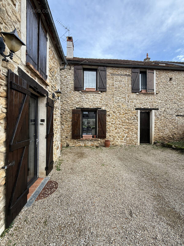 Maison à VERT-SAINT-DENIS