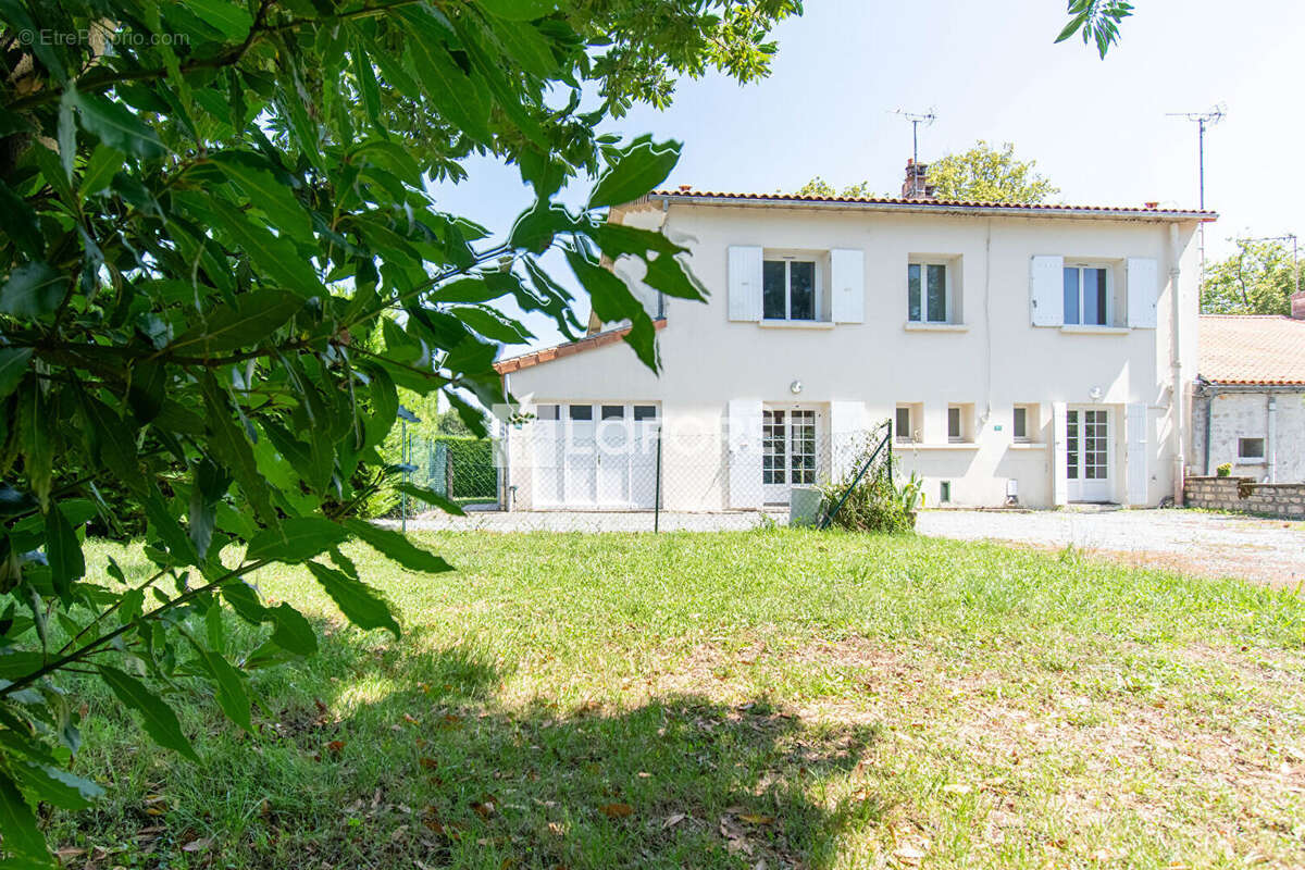 Maison à FONTCOUVERTE
