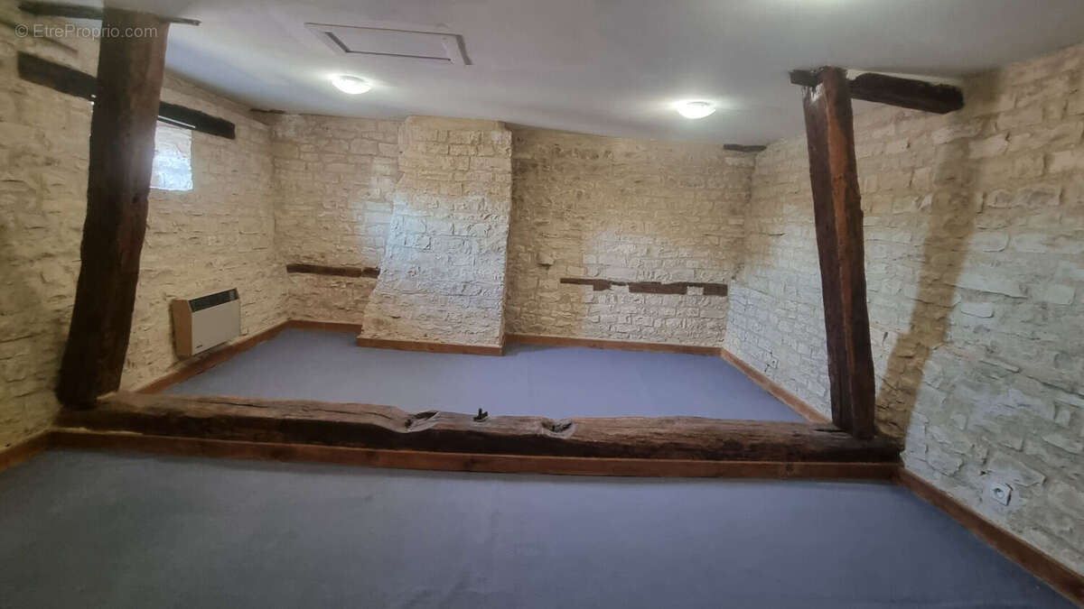 Maison à MOULINS-EN-TONNERROIS