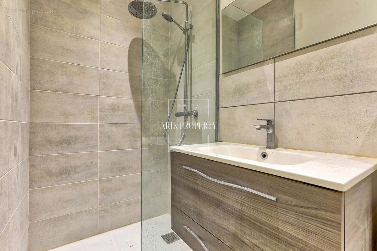 Appartement à CHARENTON-LE-PONT