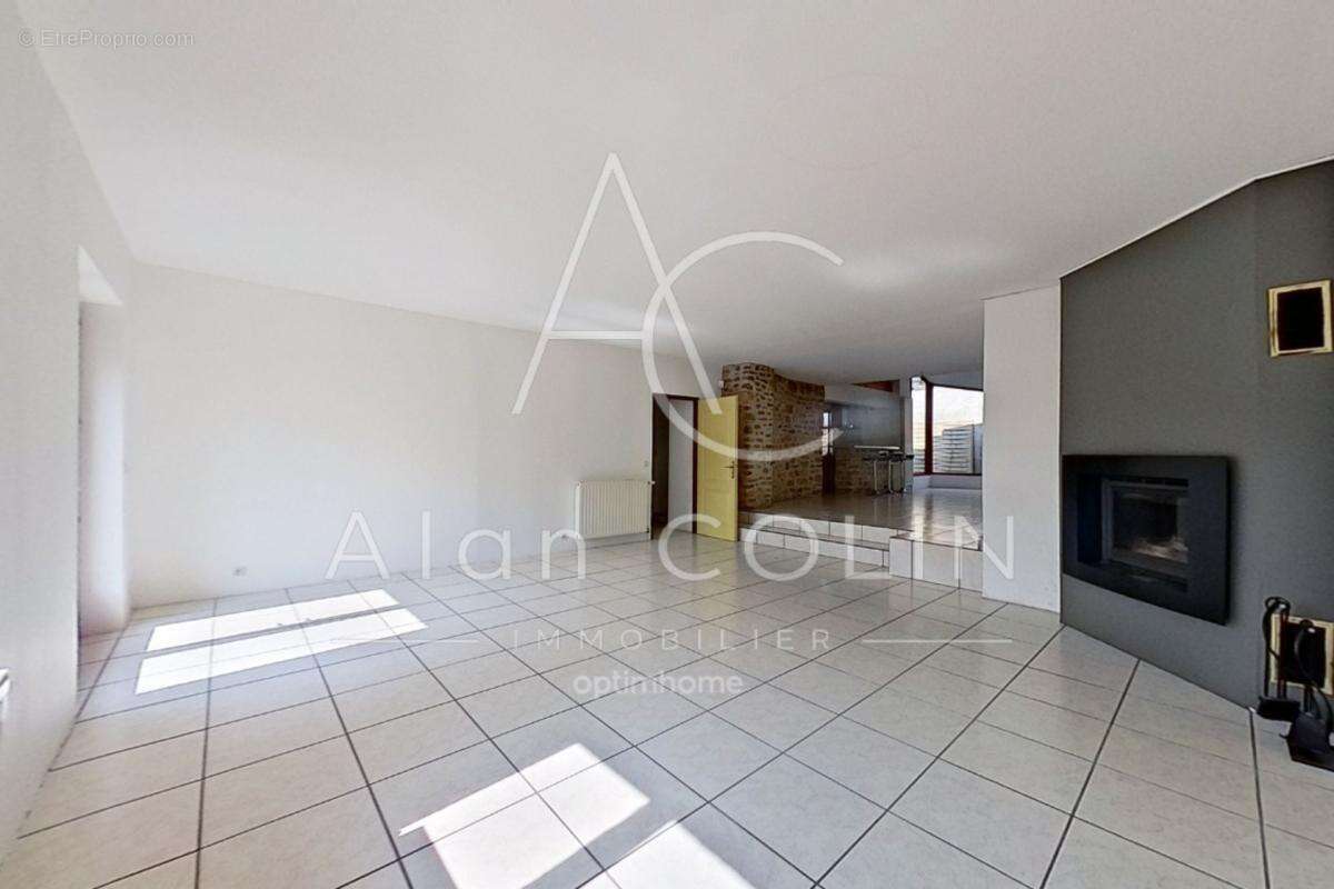 Maison en pierre de caractère – 170 m² habitables – beaux volumes – proche frontière luxembourgeoise - photo 2