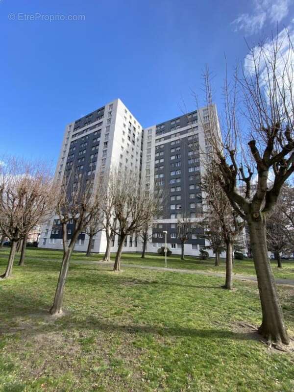 F3 bis de 80m² en étage élevé avec ascenseur ! - photo 3