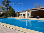 Maison à ENTRAIGUES-SUR-LA-SORGUE