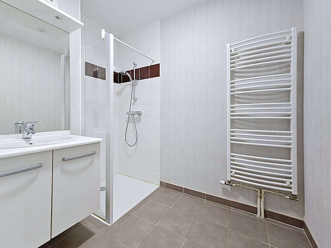 Appartement récent 2 chambres avec balcon et place de stationnement - photo 15