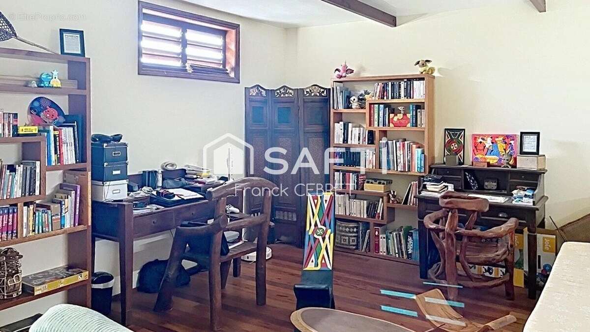 Photo 9 - Appartement à REMIRE-MONTJOLY