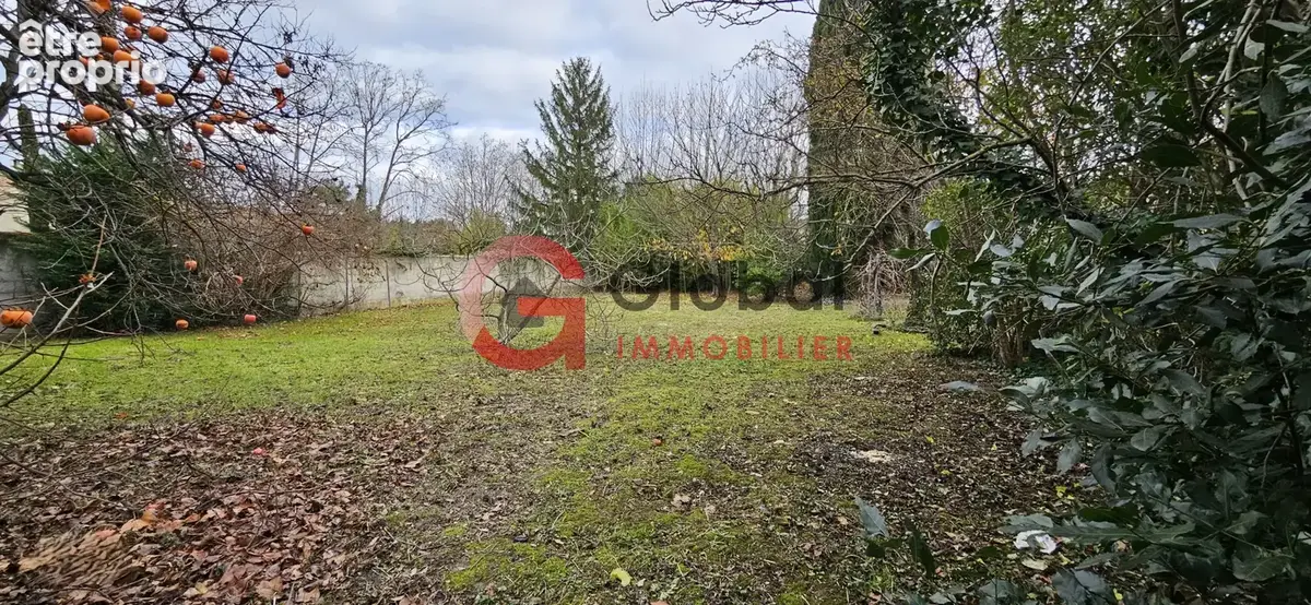 Photo Terrain à Saint-Remy-De-Provence au prix de 379 000€