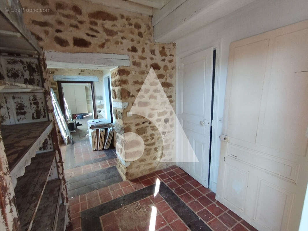 Maison à SAINT-ROMAIN-SOUS-GOURDON