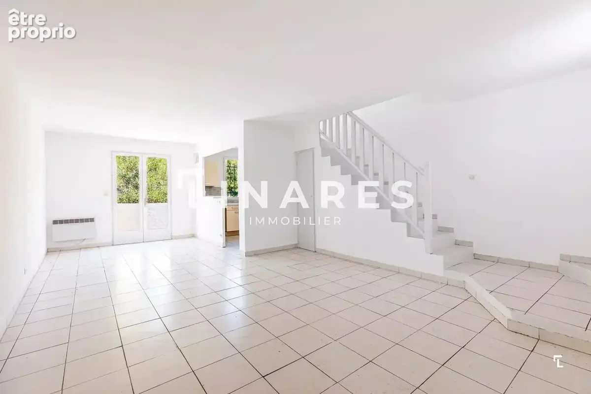 LE SAINT-JULIEN - Maison de village T3 Duplex de 70m2 - 13012 - photo 8