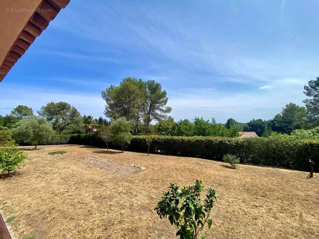 Maison à BAGNOLS-EN-FORET