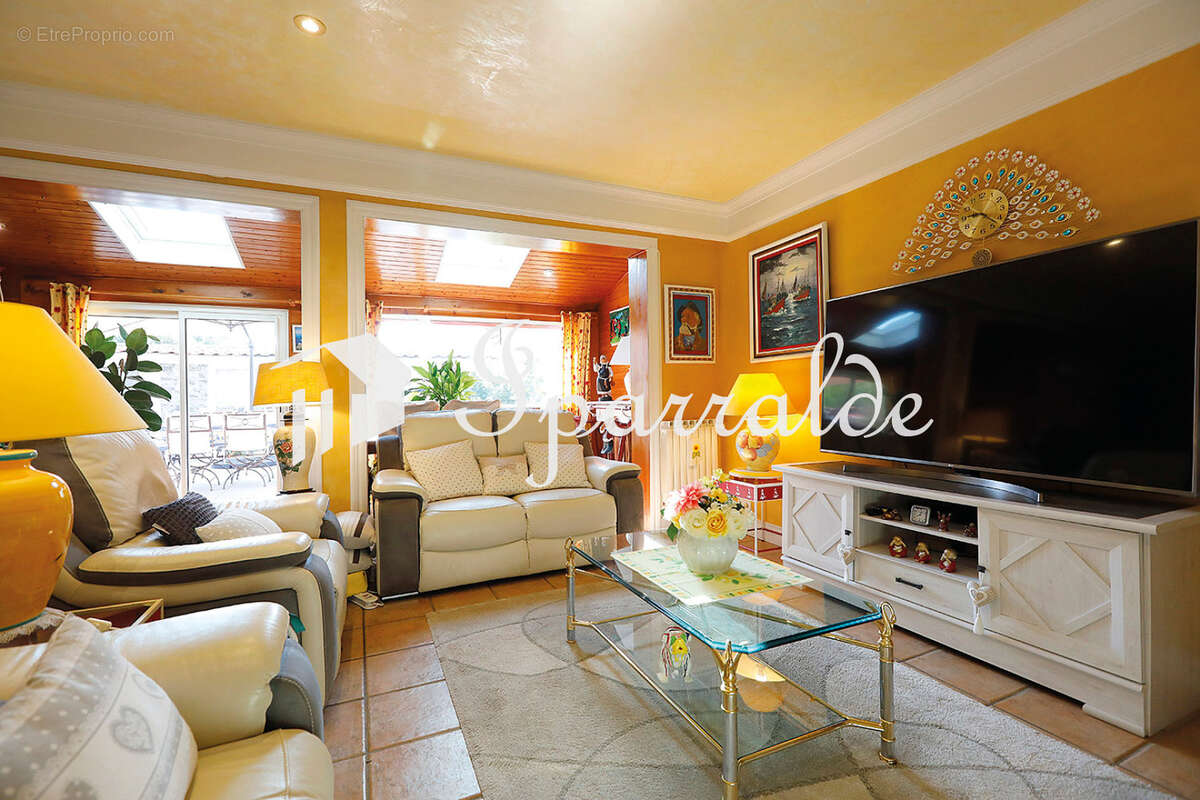 Grande maison familiale F5 lumineuse avec garage, double terrasse et beaux volumes - photo 2