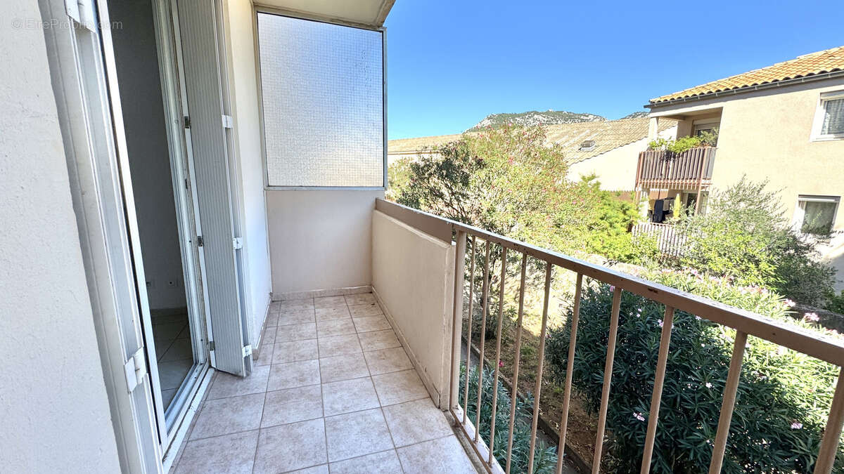 Appartement à LE REVEST-LES-EAUX