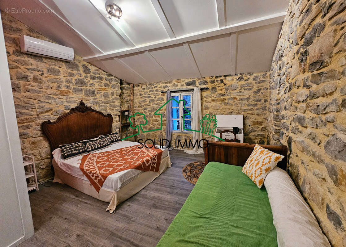 Bâtisse en Pierre   Gîte & Restaurant à Chandolas - photo 3
