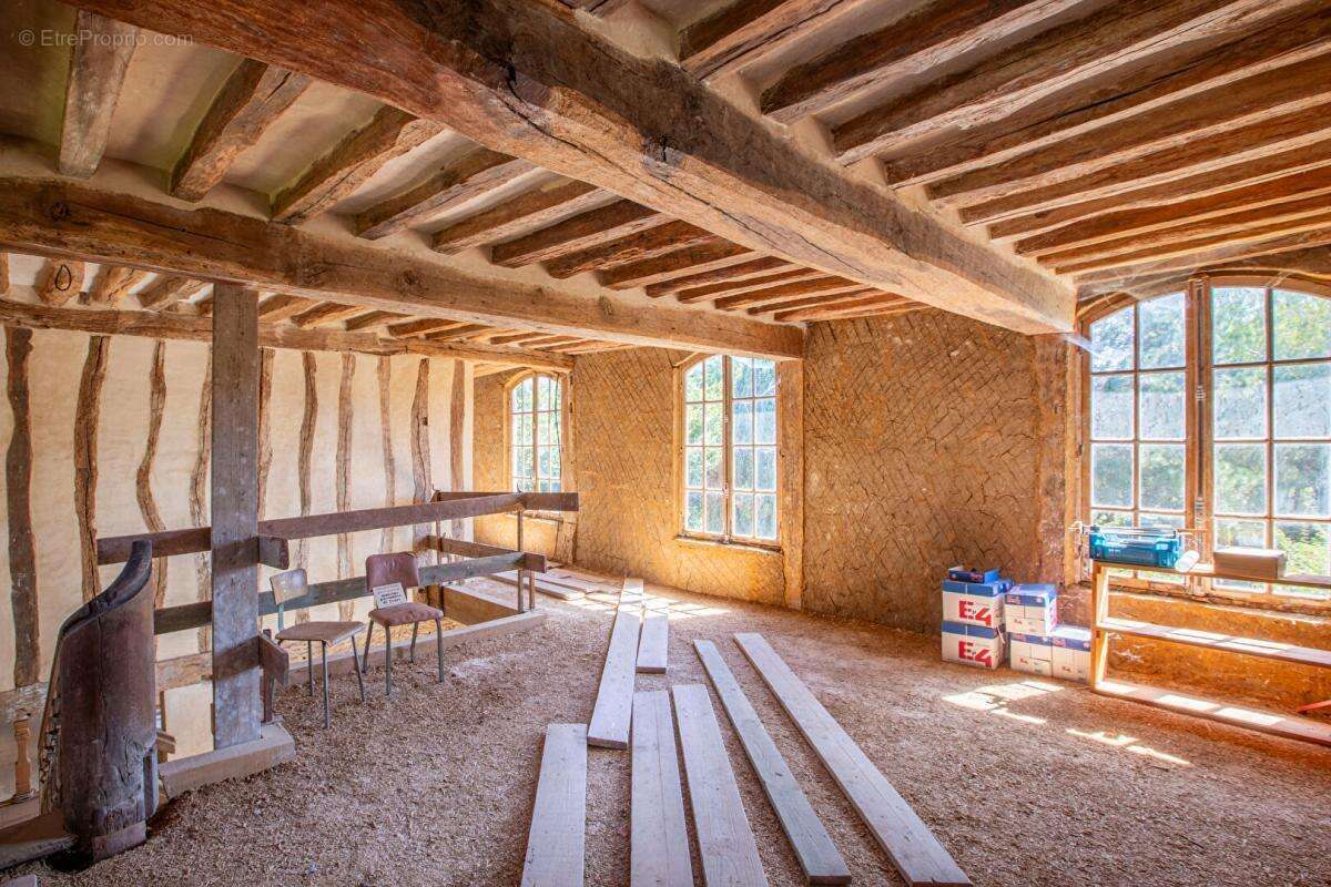 Maison 290 m2 Grand Caractère 17eme siècle,10 pièces , 6 Chambres, rénovation à terminer 27700 - photo 4