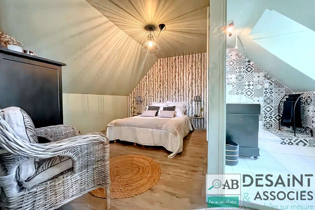 Maison à VILLENEUVE-LE-COMTE