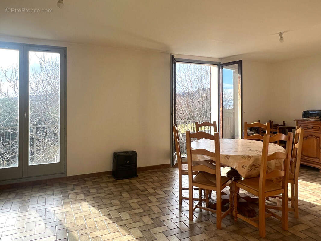 Maison à SAINT-GENES-CHAMPANELLE