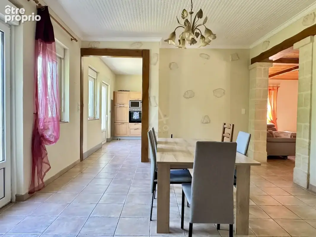 SAINT-YRIEIX-SUR-CHARENTE Maison familiale de 182M² avec garage de 77 M² et terrrain clos de 1 700 M² - photo 3