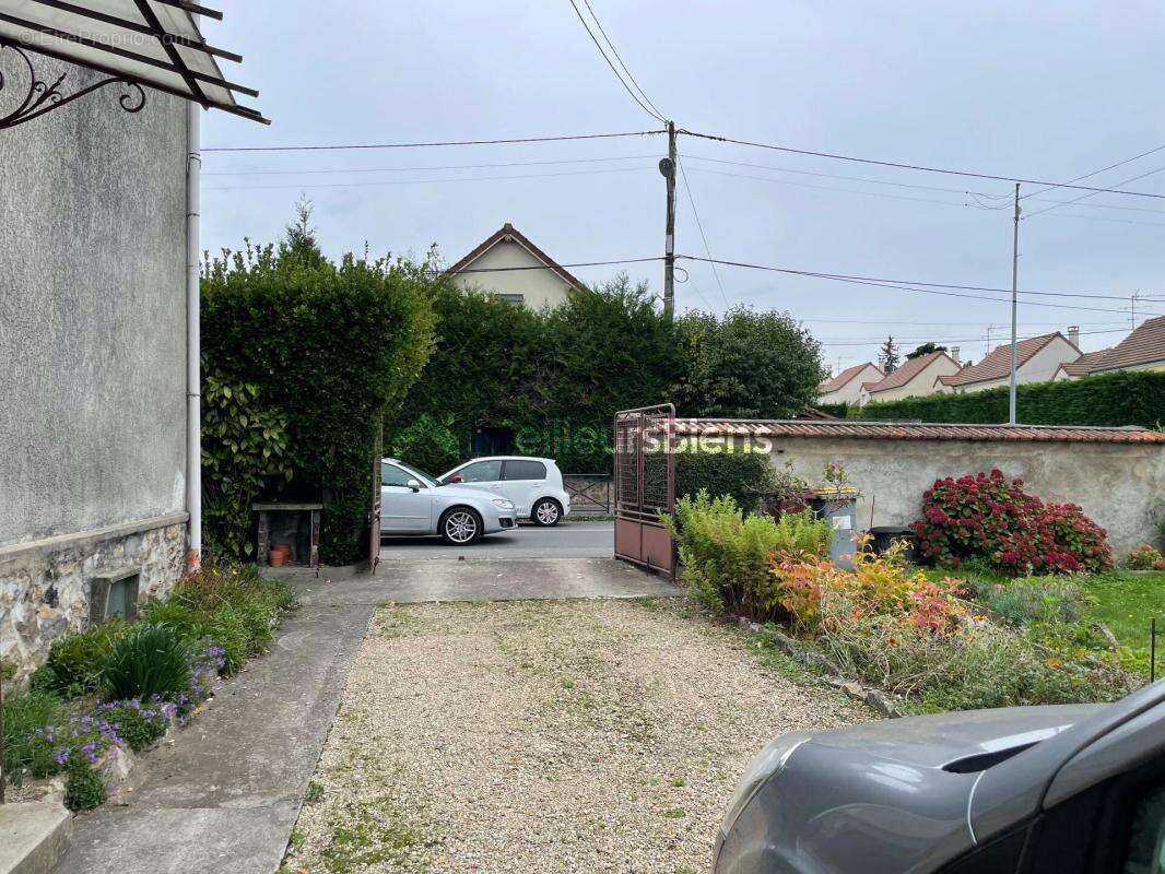 Maison à SAINT-THIBAULT-DES-VIGNES