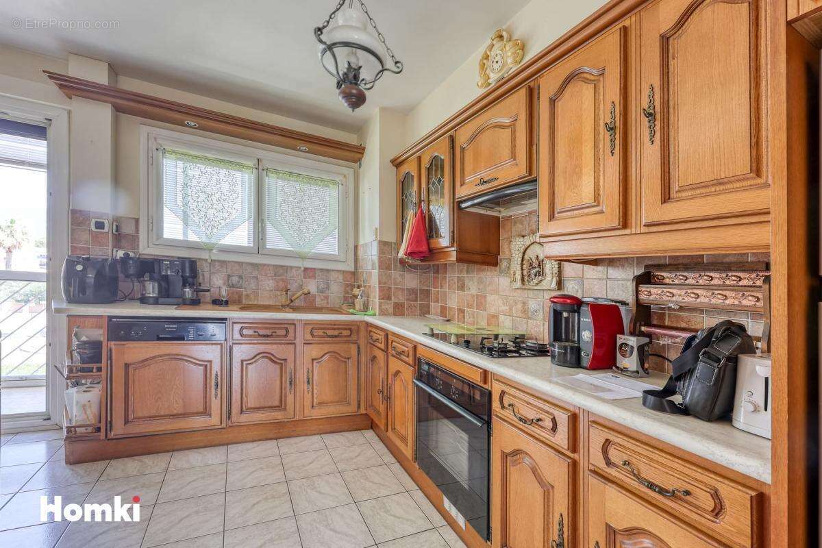 Appartement T4 de 71 m2 à Le Pradet 83220, Rue Eugène Fromentin - photo 6